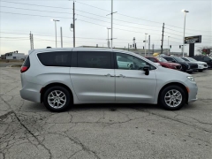 Used 2024  Chrysler Pacifica Touring L FWD at Best Choice Motors near Lafayette&comma; IN