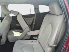 Used 2022  Toyota Highlander XLE FWD at Best Choice Motors near Lafayette&comma; IN