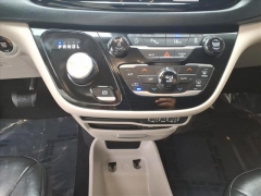 Used 2022  Chrysler Pacifica Touring L FWD at Best Choice Motors near Lafayette&comma; IN