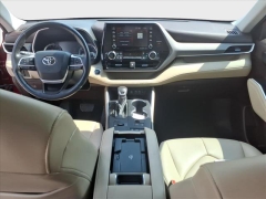 Used 2022  Toyota Highlander XLE FWD at Best Choice Motors near Lafayette&comma; IN