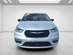 Used 2024  Chrysler Pacifica Touring L FWD at Best Choice Motors near Lafayette&comma; IN