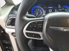 Used 2022  Chrysler Pacifica Touring L FWD at Best Choice Motors near Lafayette&comma; IN