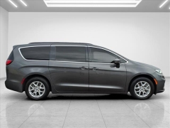 Used 2022  Chrysler Pacifica Touring L FWD at Best Choice Motors near Lafayette&comma; IN