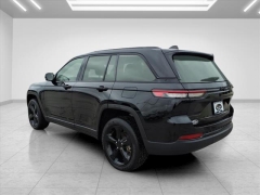 Used 2023  Jeep Grand Cherokee Altitude 4x4 at Best Choice Motors near Lafayette&comma; IN