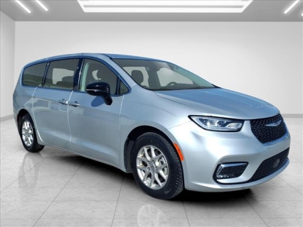 Used 2024 Chrysler Pacifica Touring L FWD at Best Choice Motors near Lafayette, IN