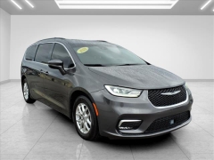 Used 2022  Chrysler Pacifica Touring L FWD at Best Choice Motors near Lafayette&comma; IN