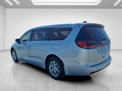 Used 2024  Chrysler Pacifica Touring L FWD at Best Choice Motors near Lafayette&comma; IN