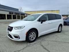 Used 2024  Chrysler Pacifica Touring L FWD at Best Choice Motors near Lafayette&comma; IN