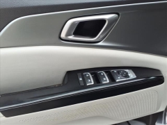 Used 2022  Kia Carnival LX Seat Package FWD at Best Choice Motors near Lafayette&comma; IN
