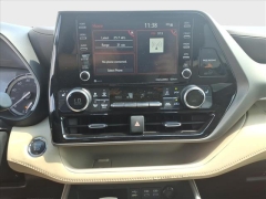 Used 2022  Toyota Highlander XLE FWD at Best Choice Motors near Lafayette&comma; IN
