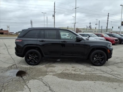 Used 2023  Jeep Grand Cherokee Altitude 4x4 at Best Choice Motors near Lafayette&comma; IN