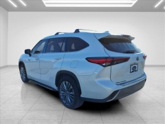 Used 2020  Toyota Highlander Hybrid 4d SUV FWD Platinum at Best Choice Motors near Lafayette&comma; IN