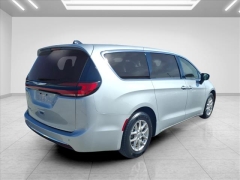 Used 2024  Chrysler Pacifica Touring L FWD at Best Choice Motors near Lafayette&comma; IN