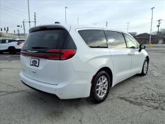 Used 2024  Chrysler Pacifica Touring L FWD at Best Choice Motors near Lafayette&comma; IN