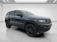  2020 Jeep Grand Cherokee 4d SUV 4WD Laredo Altitude at Best Choice Motors near Lafayette&comma; IN