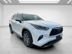 Used 2020  Toyota Highlander Hybrid 4d SUV FWD Platinum at Best Choice Motors near Lafayette&comma; IN