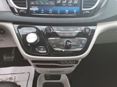 Used 2024  Chrysler Pacifica Touring L FWD at Best Choice Motors near Lafayette&comma; IN