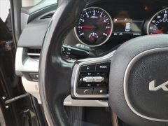 Used 2022  Kia Carnival LX Seat Package FWD at Best Choice Motors near Lafayette&comma; IN