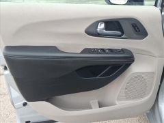 Used 2024  Chrysler Pacifica Touring L FWD at Best Choice Motors near Lafayette&comma; IN