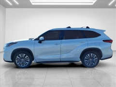 Used 2020  Toyota Highlander Hybrid 4d SUV FWD Platinum at Best Choice Motors near Lafayette&comma; IN