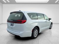 Used 2024  Chrysler Pacifica Touring L FWD at Best Choice Motors near Lafayette&comma; IN