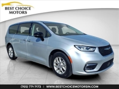 Used 2024  Chrysler Pacifica Touring L FWD at Best Choice Motors near Lafayette&comma; IN
