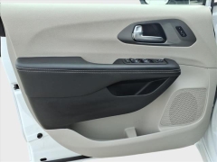 Used 2024  Chrysler Pacifica Touring L FWD at Best Choice Motors near Lafayette&comma; IN