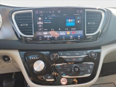 Used 2024  Chrysler Pacifica Touring L FWD at Best Choice Motors near Lafayette&comma; IN