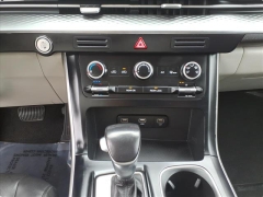 Used 2022  Kia Carnival LX Seat Package FWD at Best Choice Motors near Lafayette&comma; IN