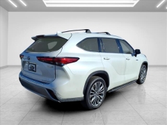 Used 2020  Toyota Highlander Hybrid 4d SUV FWD Platinum at Best Choice Motors near Lafayette&comma; IN