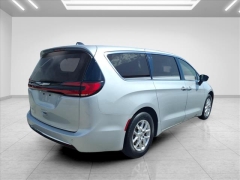 Used 2024  Chrysler Pacifica Touring L FWD at Best Choice Motors near Lafayette&comma; IN