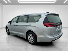 Used 2024  Chrysler Pacifica Touring L FWD at Best Choice Motors near Lafayette&comma; IN