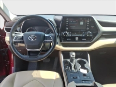 Used 2022  Toyota Highlander XLE FWD at Best Choice Motors near Lafayette&comma; IN