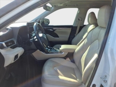 Used 2020  Toyota Highlander Hybrid 4d SUV FWD Platinum at Best Choice Motors near Lafayette&comma; IN