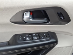 Used 2022  Chrysler Pacifica Touring L FWD at Best Choice Motors near Lafayette&comma; IN