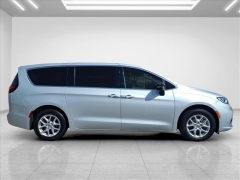 Used 2024  Chrysler Pacifica Touring L FWD at Best Choice Motors near Lafayette&comma; IN
