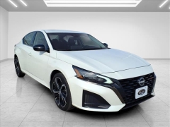 Used 2024  Nissan Altima 2&period;5 SR AWD Sedan at Best Choice Motors near Lafayette&comma; IN