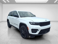 Used 2024  Jeep Grand Cherokee Altitude X 4x4 at Best Choice Motors near Lafayette&comma; IN