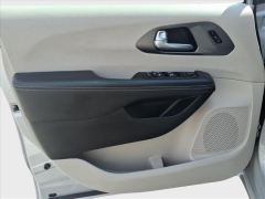 Used 2024  Chrysler Pacifica Touring L FWD at Best Choice Motors near Lafayette&comma; IN