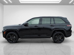 Used 2023  Jeep Grand Cherokee Altitude 4x4 at Best Choice Motors near Lafayette&comma; IN