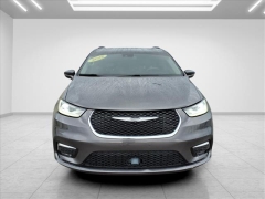 Used 2022  Chrysler Pacifica Touring L FWD at Best Choice Motors near Lafayette&comma; IN