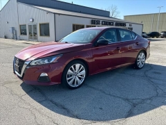 Used 2022  Nissan Altima 2&period;5 SV AWD Sedan at Best Choice Motors near Lafayette&comma; IN