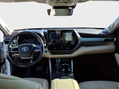 Used 2020  Toyota Highlander Hybrid 4d SUV FWD Platinum at Best Choice Motors near Lafayette&comma; IN
