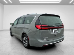 Used 2021  Chrysler Pacifica Hybrid Touring L FWD at Best Choice Motors near Lafayette&comma; IN