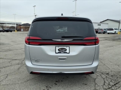 Used 2024  Chrysler Pacifica Touring L FWD at Best Choice Motors near Lafayette&comma; IN