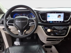 Used 2022  Chrysler Pacifica Touring L FWD at Best Choice Motors near Lafayette&comma; IN