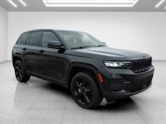 Used 2023  Jeep Grand Cherokee Altitude 4x4 at Best Choice Motors near Lafayette&comma; IN