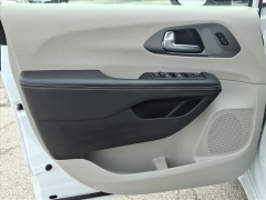 Used 2024  Chrysler Pacifica Touring L FWD at Best Choice Motors near Lafayette&comma; IN