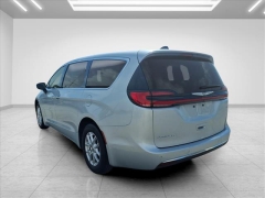 Used 2024  Chrysler Pacifica Touring L FWD at Best Choice Motors near Lafayette&comma; IN
