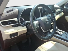 Used 2022  Toyota Highlander XLE FWD at Best Choice Motors near Lafayette&comma; IN